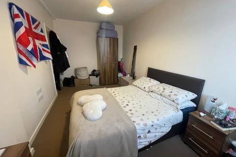 2 bedroom flat to rent, The Parade, Leicester