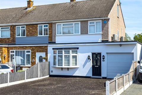 3 bedroom semi-detached house for sale, Burnham Road, Hockley SS5