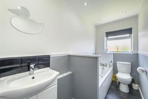 140 Burnham Road, Hullbridge, Hockley, SS5 6HJ