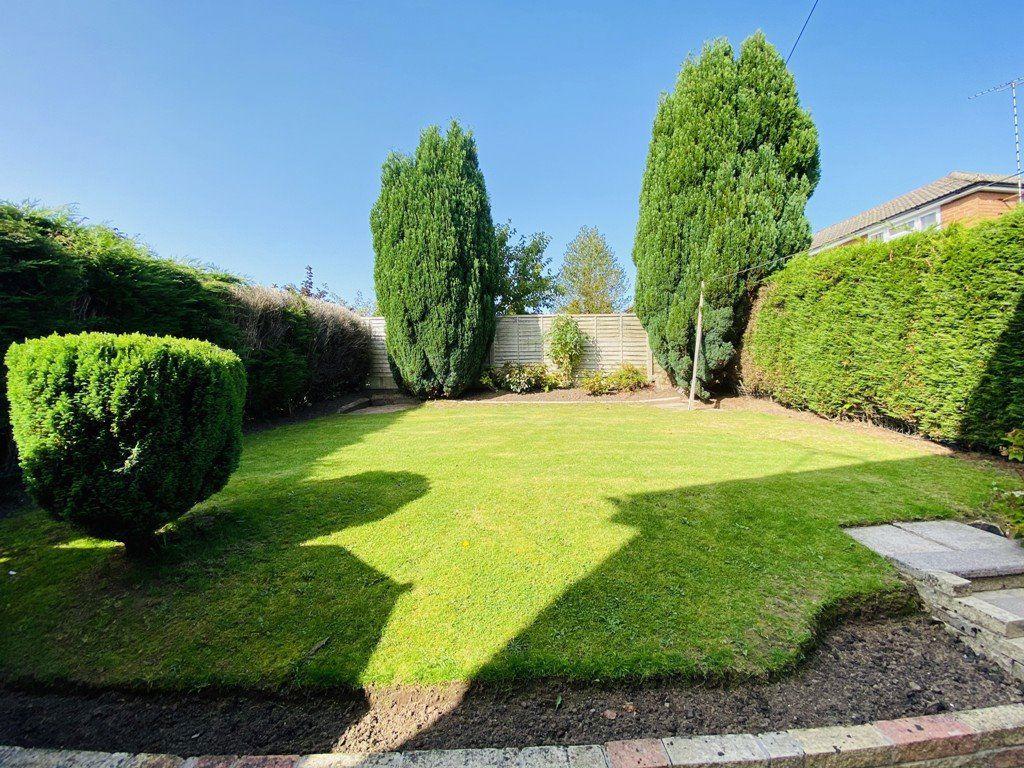 Thirlmere, Macclesfield (26) 3 bed semidetached house £1,375 pcm (£