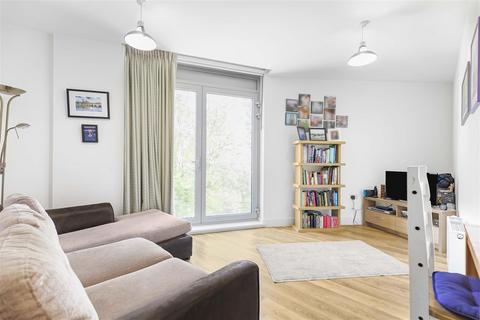 3 bedroom flat for sale, Walpole Lodge, London - SHARED OWNERSHIP