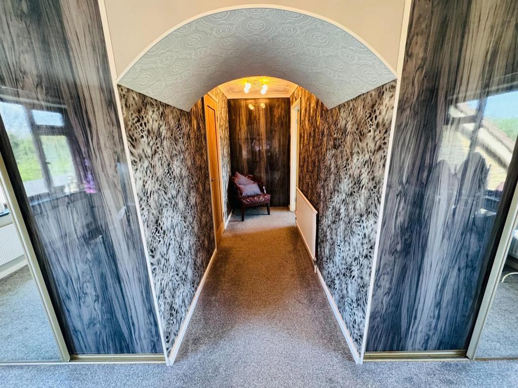 ARCH INTO EN-SUITE &amp; SAUNA