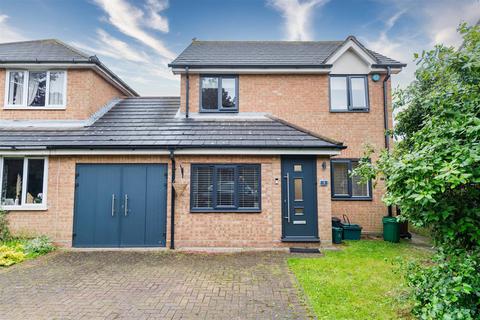 3 bedroom house for sale, 4 Wryneck Close, Colchester