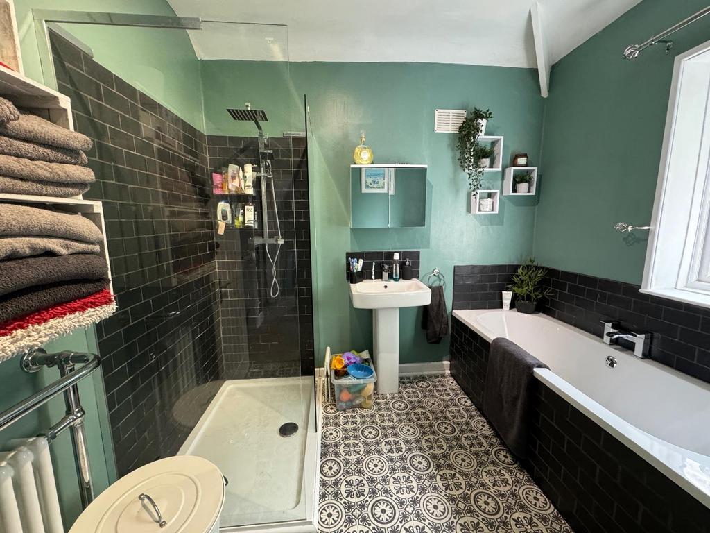 Family bathroom/w.c.
