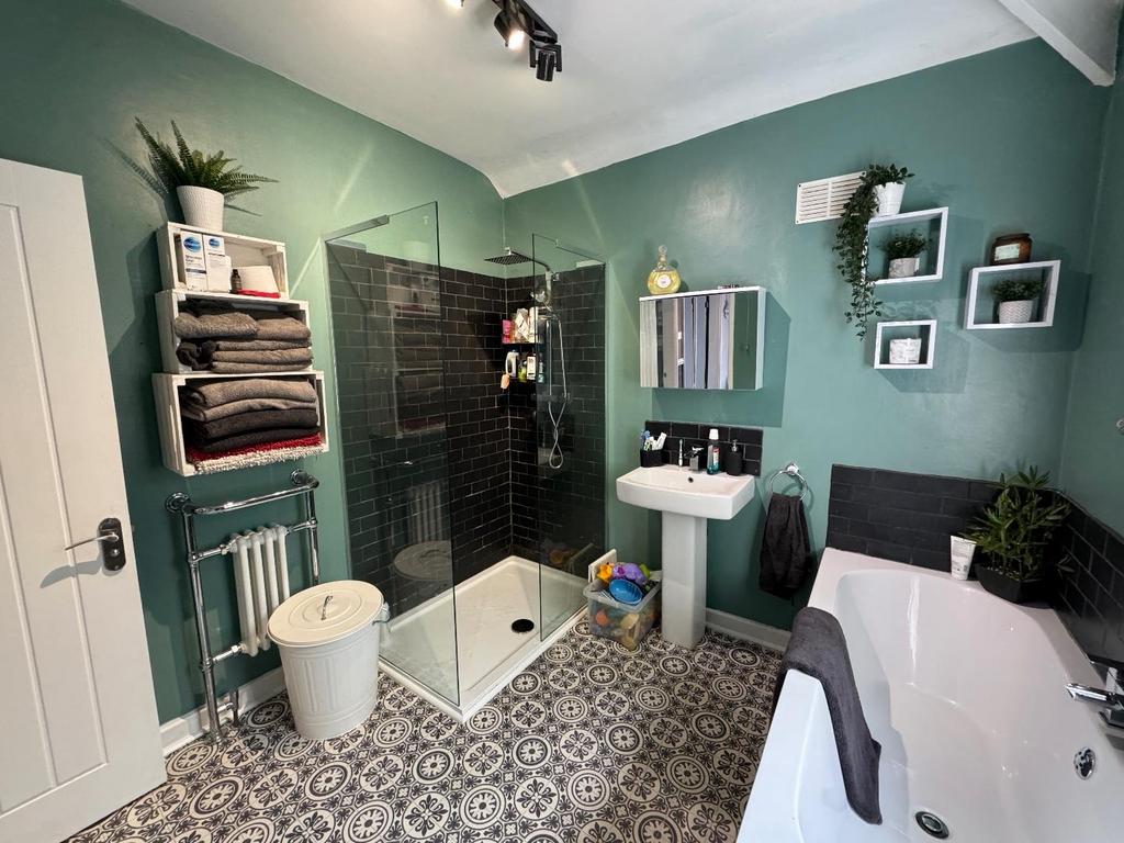Family bathroom/w.c.
