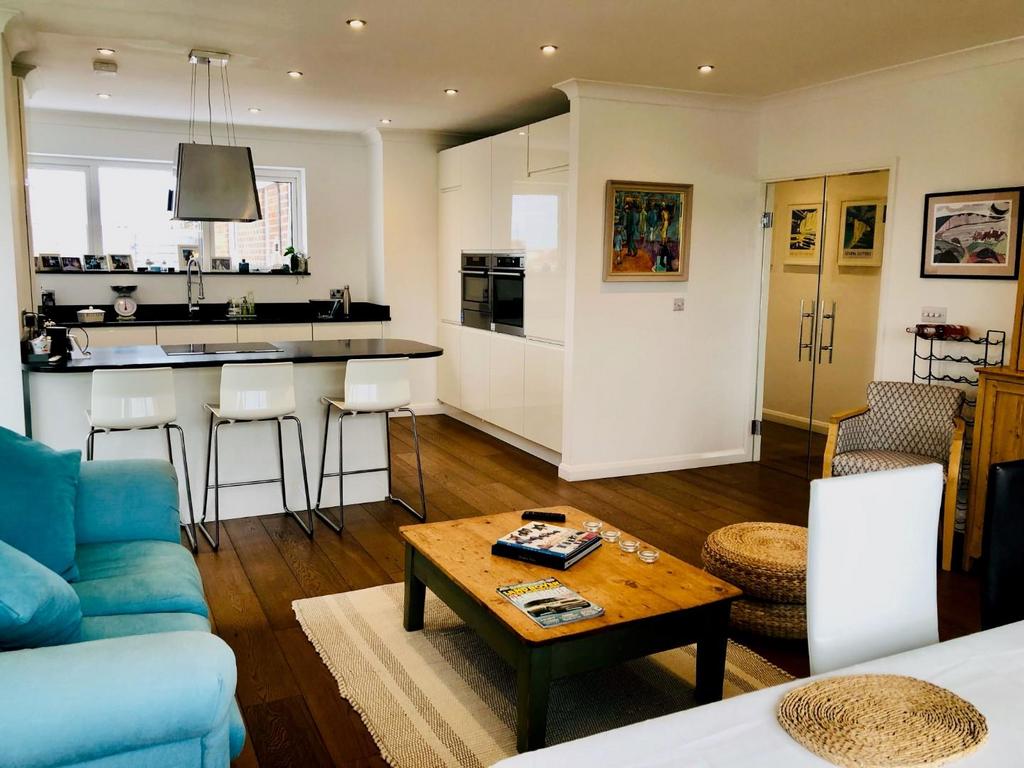 Flat 17 Kitchen 1.jpg