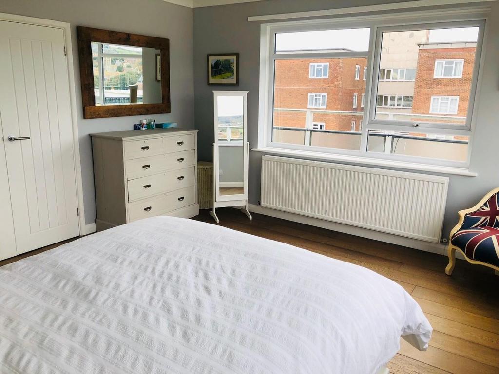 Bed 1.jpg