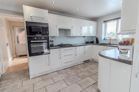 4 bedroom detached house for sale, Revelstoke Way, Rise Park, Nottingham