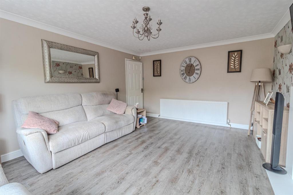 36, Revelstoke Way Nottingham, NG5 5 AH