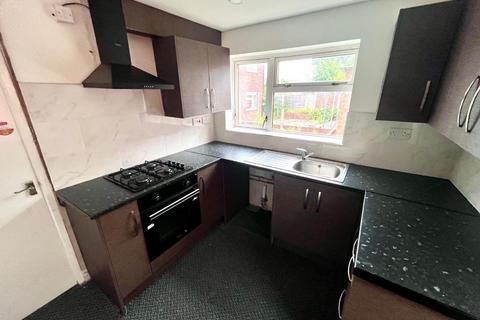 3 bedroom semi-detached house to rent, Viewfield Crescent, Dudley