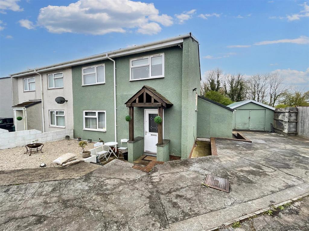 IsYLlan, Llanddarog, Carmarthen 2 bed semidetached house for sale