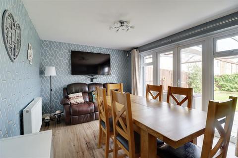 4 bedroom detached house for sale, Longleat Avenue, Elloughton,