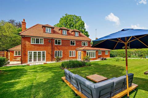 7 Cunliffe Close, Headley, Epsom, KT18 6EG