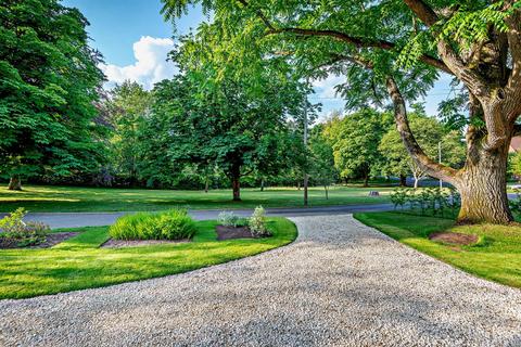 7 Cunliffe Close, Headley, Epsom, KT18 6EG