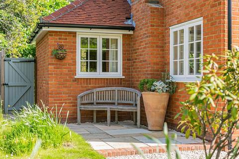 7 Cunliffe Close, Headley, Epsom, KT18 6EG
