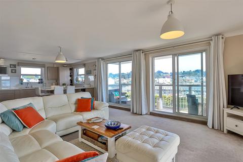 2 bedroom flat for sale, 36 Salterns Way, Poole