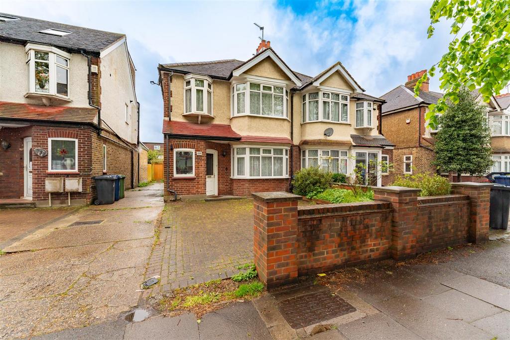 Boston Road, Hanwell 3 bed semidetached house for sale £865,000