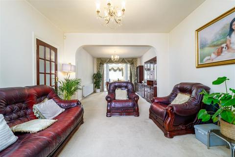 4 bedroom semi-detached house for sale, Great West Road, Hounslow TW5