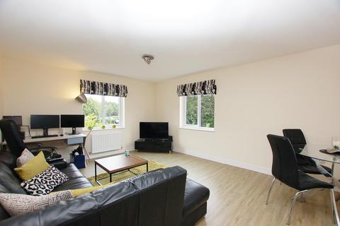 2 bedroom flat for sale, 2 Oakshott Close, Tonbridge