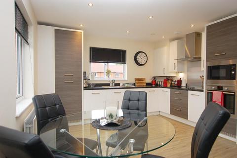 2 bedroom flat for sale, 2 Oakshott Close, Tonbridge