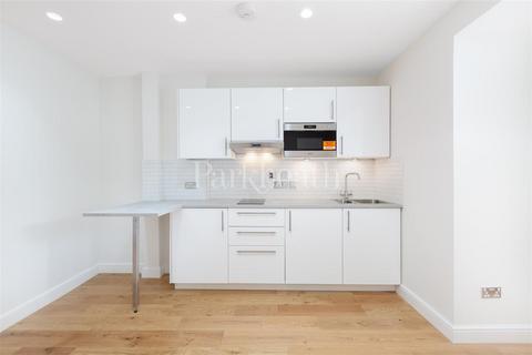 Studio to rent, Christchurch Avenue, Kilburn NW6