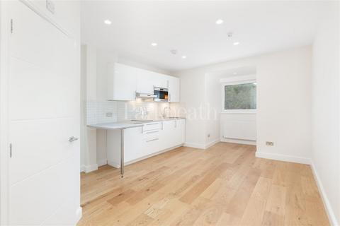 Studio to rent, Christchurch Avenue, Kilburn NW6