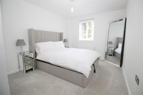 2 bedroom apartment for sale, Oak Road, Crawley