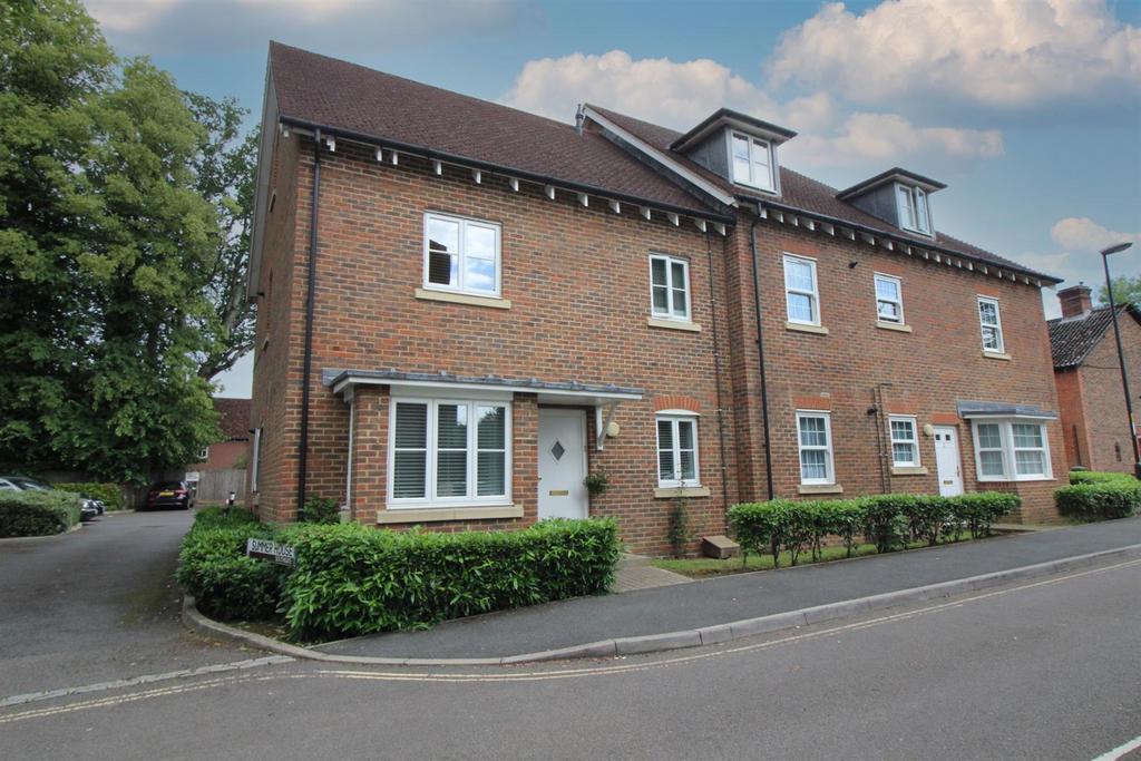 Southgate, Crawley 2 bed apartment for sale £240,000