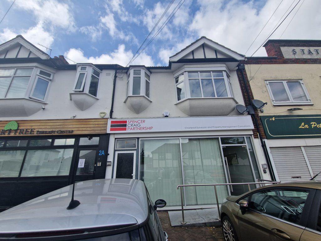 Cherry Tree Rise, Buckhurst Hill IG9 3 bed flat £1,525 pcm (£352 pw)