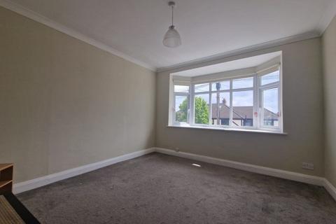 3 bedroom flat to rent, Cherry Tree Rise, Buckhurst Hill IG9