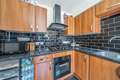 2 bedroom apartment for sale, Bromholm Road, London