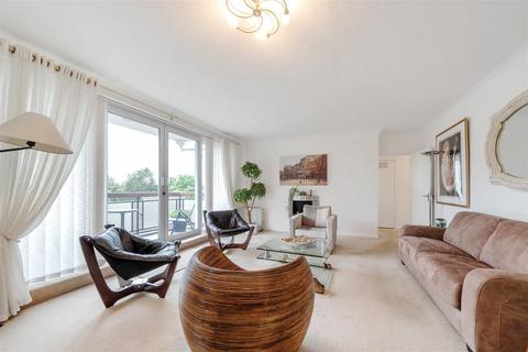 2 bedroom flat for sale, Hive Road, Bushey WD23