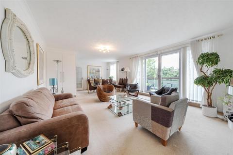 2 bedroom flat for sale, Hive Road, Bushey WD23