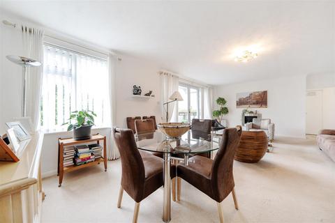 2 bedroom flat for sale, Hive Road, Bushey WD23