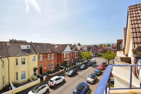 1 bedroom flat for sale, Bedford Grove, Eastbourne