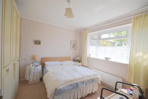 14 Barnaby Mead, Gillingham, SP8 4AL