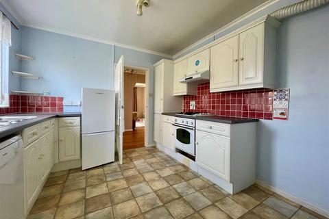 14 Barnaby Mead, Gillingham, SP8 4AL