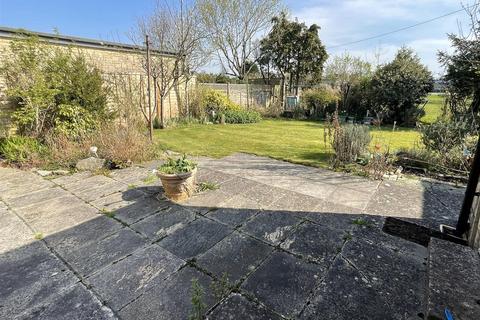 14 Barnaby Mead, Gillingham, SP8 4AL