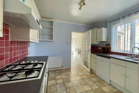 14 Barnaby Mead, Gillingham, SP8 4AL