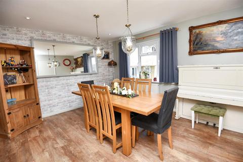 8 Dukes Close, Wincanton, BA9 9RF