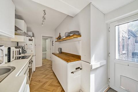 The Garden Flat, 16 Chesham Road, Guildford, GU1 3LS