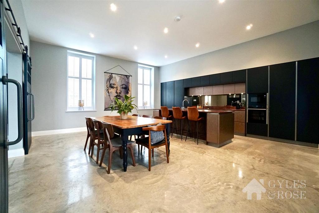 Kitchen / Dining space