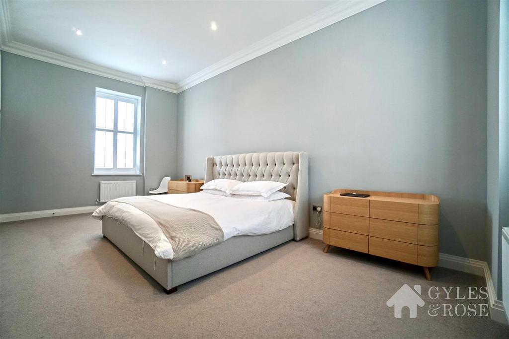 Principal bedroom