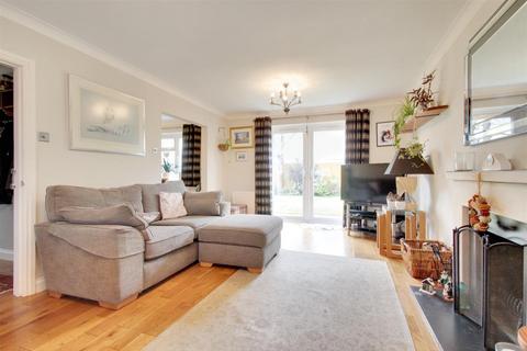 4 bedroom detached house for sale, Albany Close, Worthing