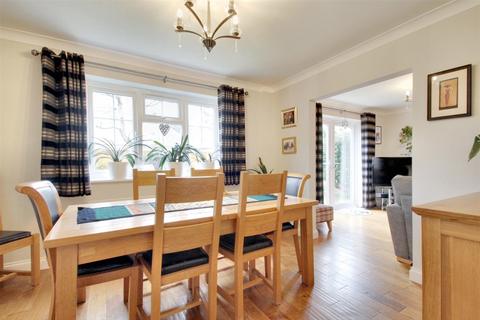 4 bedroom detached house for sale, Albany Close, Worthing