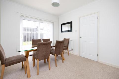 25 Kingsdown Road, Trowbridge, BA14 0LB