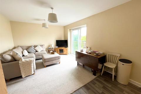 2 bedroom apartment to rent, Sheen Gardens, Heald Green, Manchester