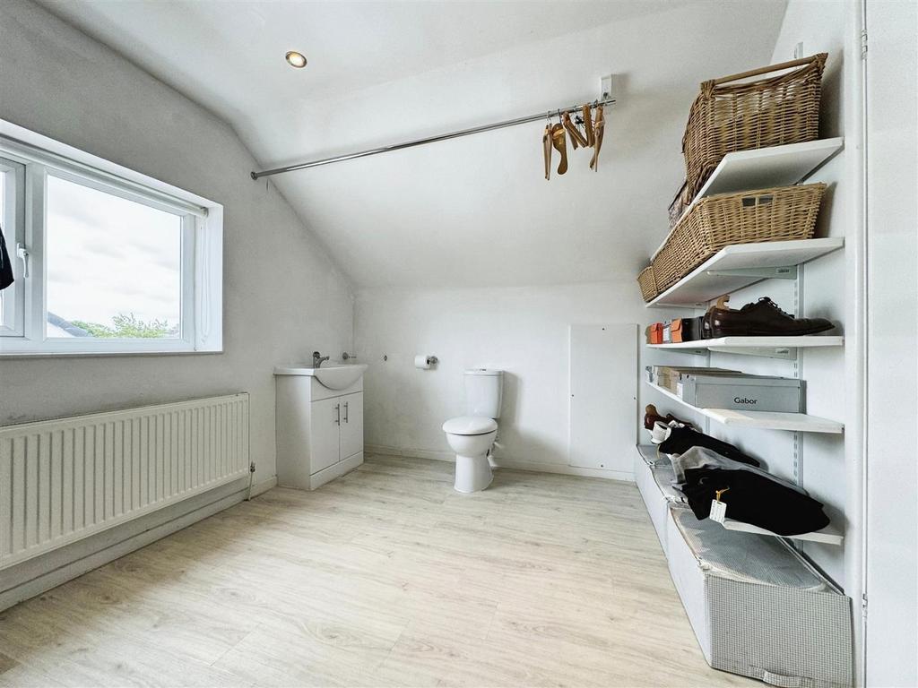 Bedroom/WC/Dressing room