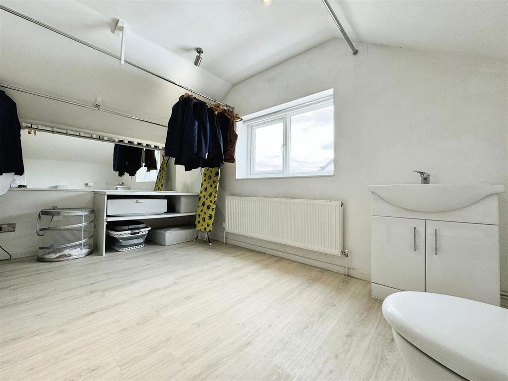 Bedroom/WC/Dressing room