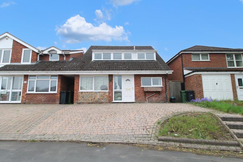 Gayfield Avenue, Brierley Hill 3 bed detached house £1,100 pcm (£254 pw)